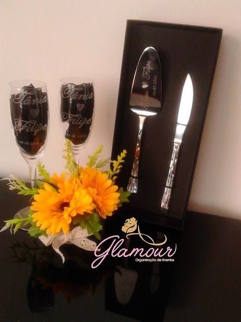 frutas e talheres para corte do bolo