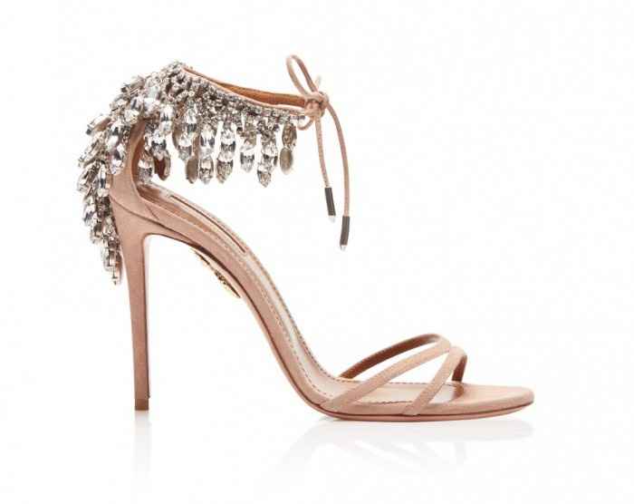 A. Sapatos de noiva 