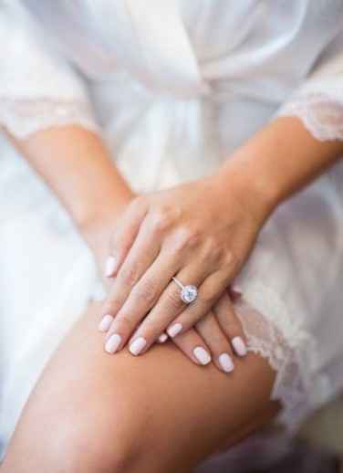 B. Manicure 