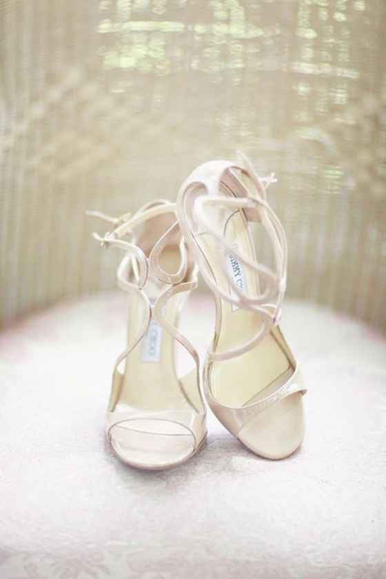 A. Sapatos de noiva 
