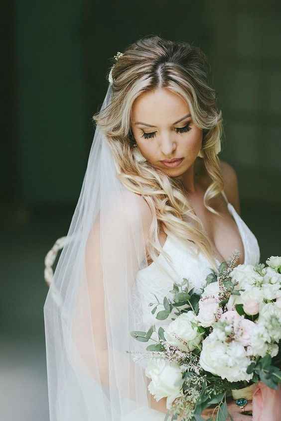 A. Penteado de noiva 