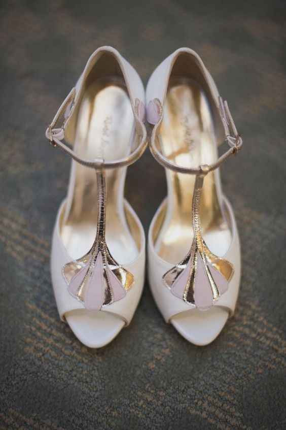 A. Sapatos de noiva 
