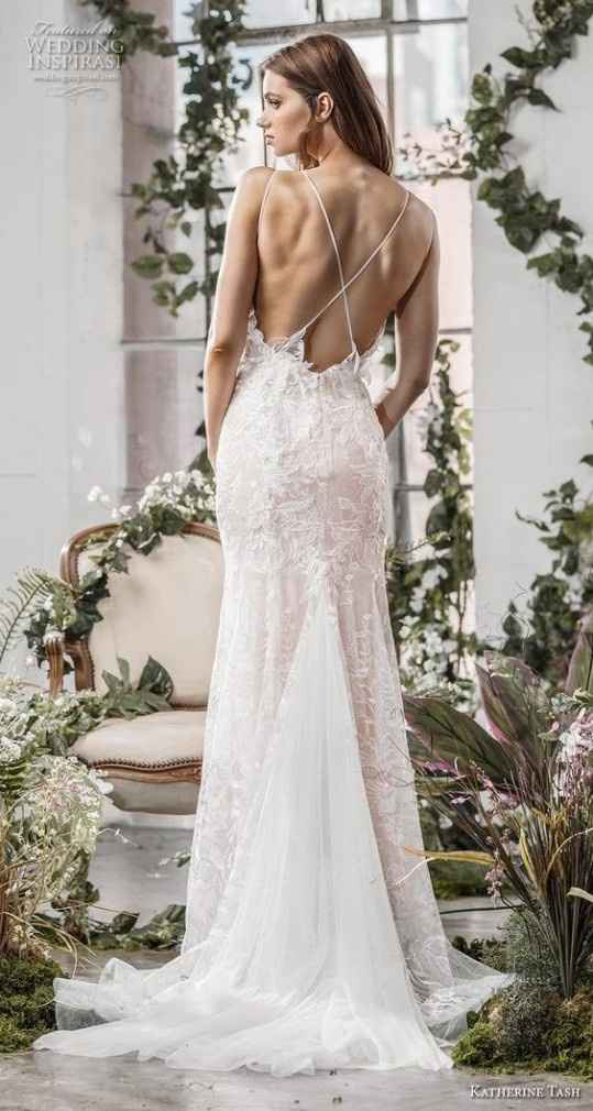 B. Vestido descoberto 