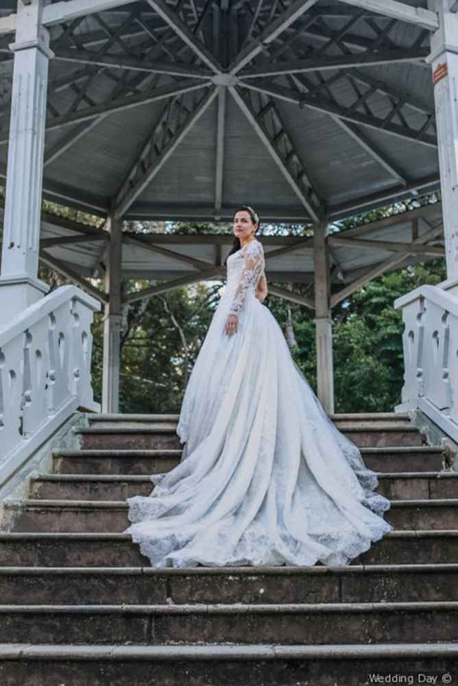 1. Cauda do vestido 