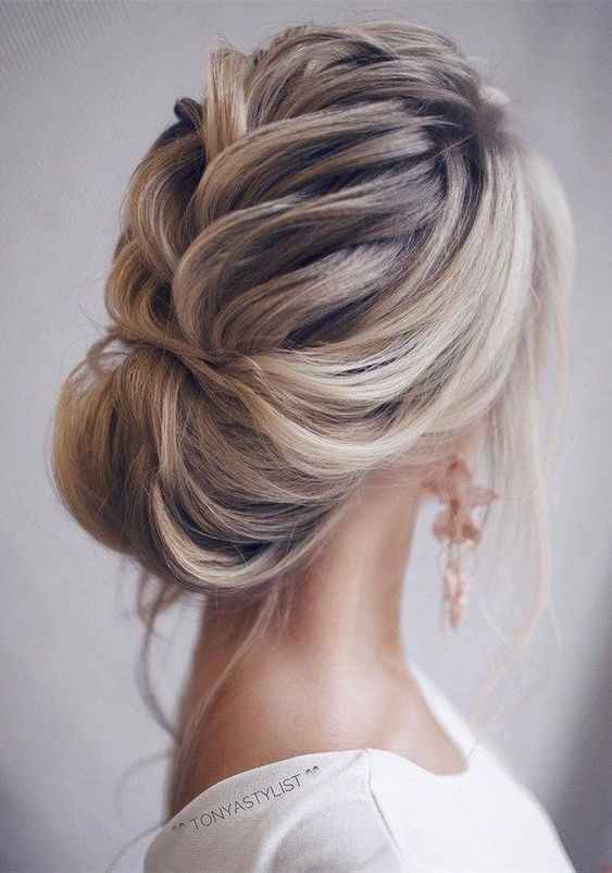 A. Penteado de noiva