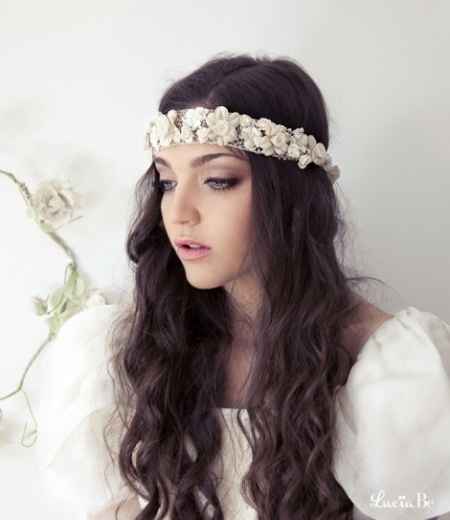 penteado com fita de flores