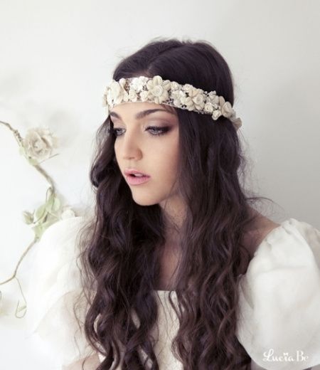 penteado com fita de flores