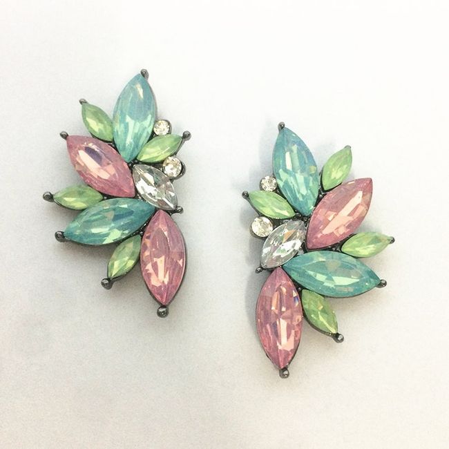 green rhinestone earing