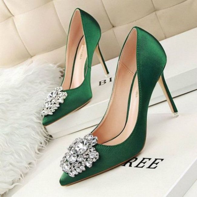 o Arco-íris 🌈 invade a Comunidade com inspirações (verde esmeralda) para sapatos de noiva 5