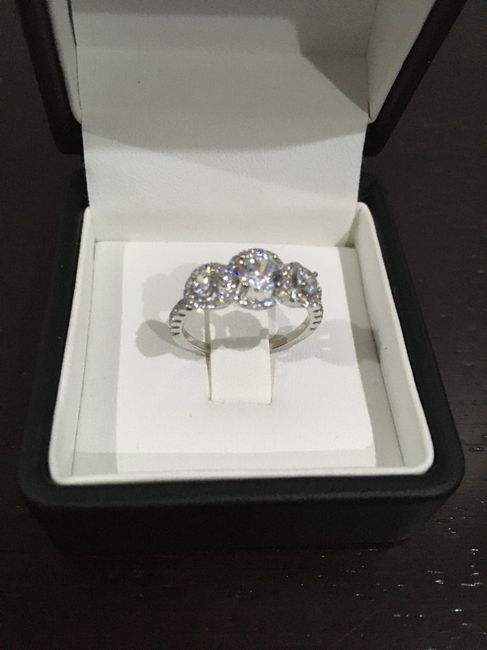Bora partilhar o nosso anel de noivado? 💍😍 1