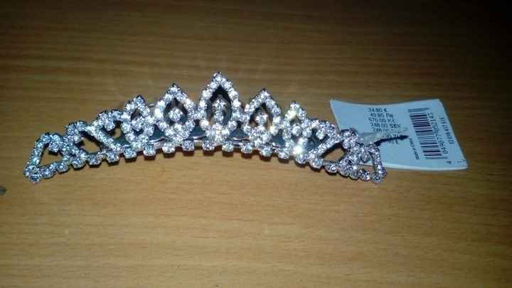 2. Tiara