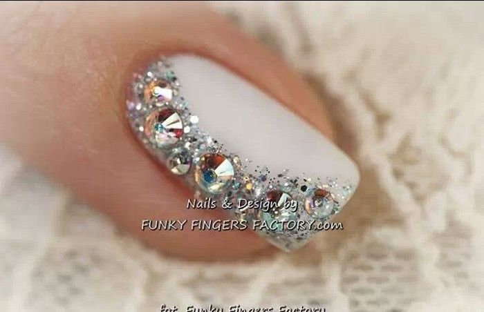 nails