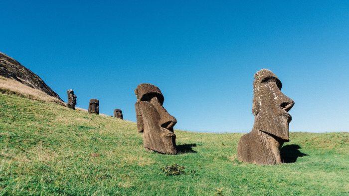 Ilha de Páscoa, Polinésia Oriental  Famosa por conta de suas enormes estátuas humanoides, a ilha mai