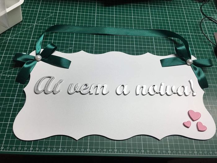 a placa para o menino das alianças