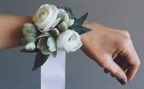 Corsage 4
