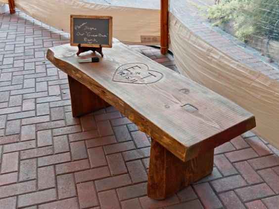 Banco de jardim (pode ser também uma mesa, uma cadeira ou outra coisa)