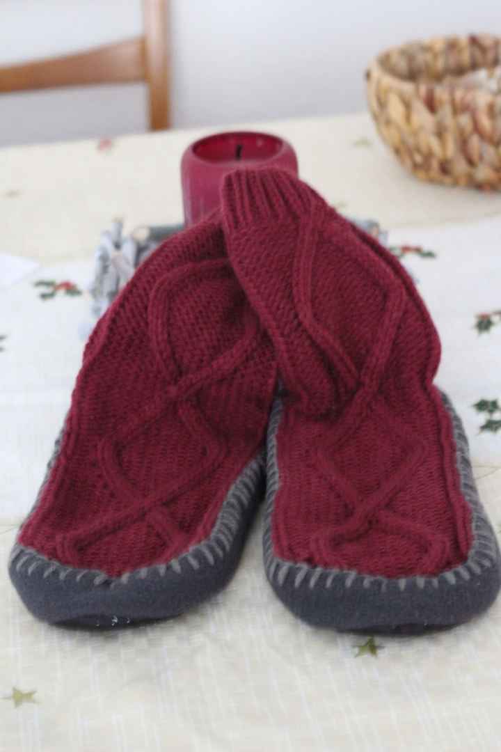 Umas meias pantufas antiderrapantes. Anda sempre a chatear-me por andar descalça