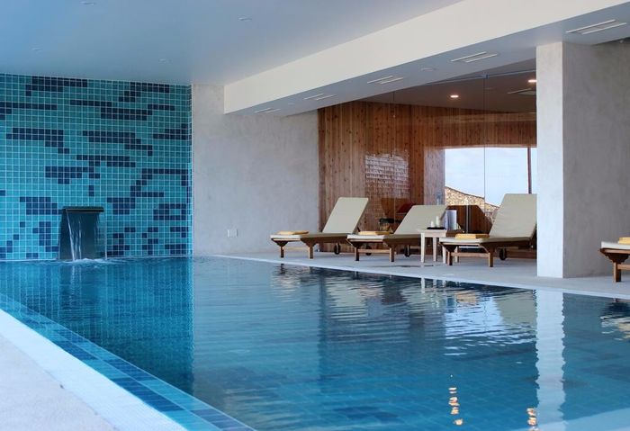 Piscina interior zona SPA