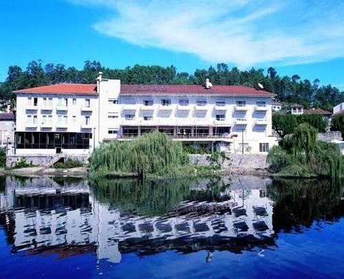 hotel visto da margem