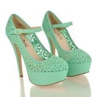 Os sapatos (ainda nao tenho, mas serão deste género... se encontrar)