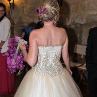 O vestido por tras 