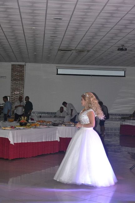 A noiva na pista de dança :)