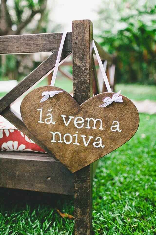 Plaquinha lá vem a noiva