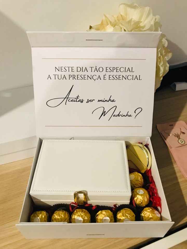 Aquele em que concluímos as caixas das madrinhas - 1