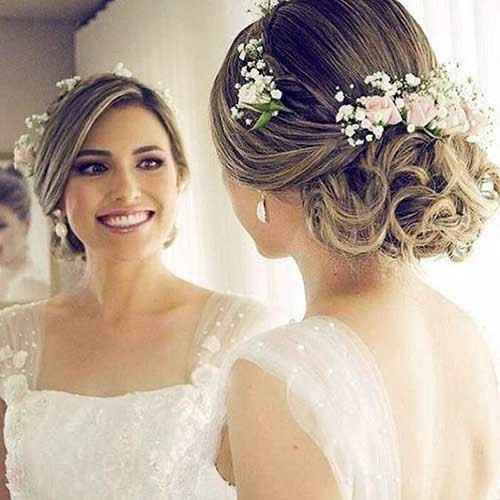 26. Cabelo preso com flores