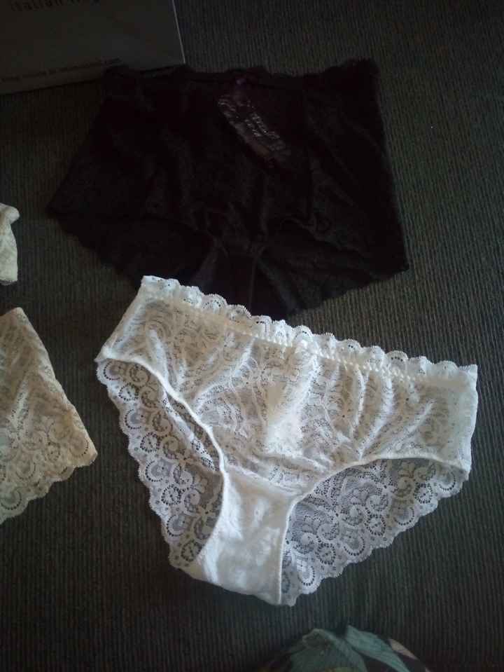 Cullotes brancas mais cavadas e pretas mais subidas (SEXY)