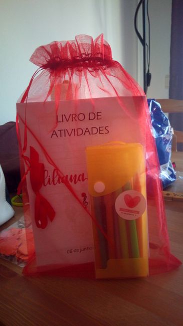 Lembranças de Crianças... Livro de actividades e canetas de feltro