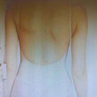 Vestido decotado. Roupa interior - 2