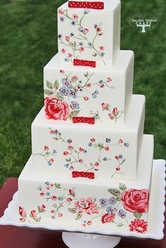 Bolo quadrado com imagens de flores