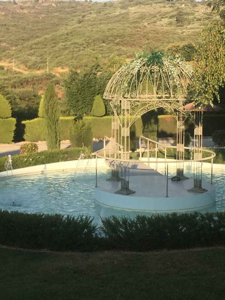 o bolo, topo do bolo e local onde será cortado🌹 - 2