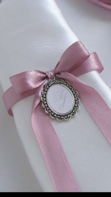 Ajuda para encontrar medalhinhas para colocar nos convites ❣️ - 1