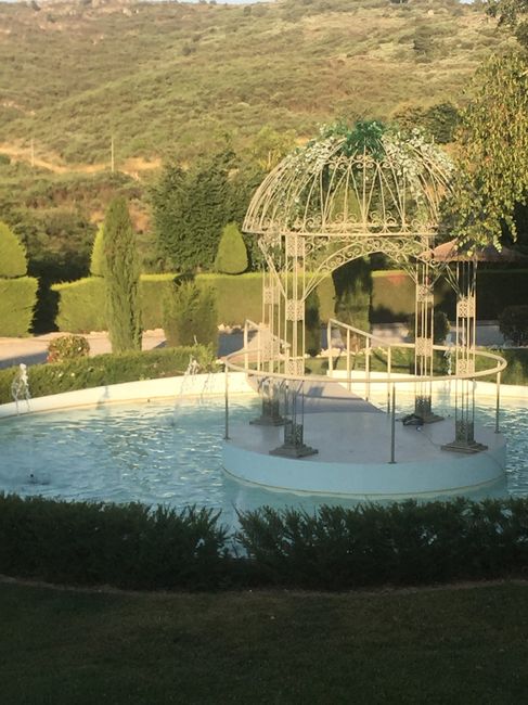 o bolo, topo do bolo e local onde será cortado🌹 - 2