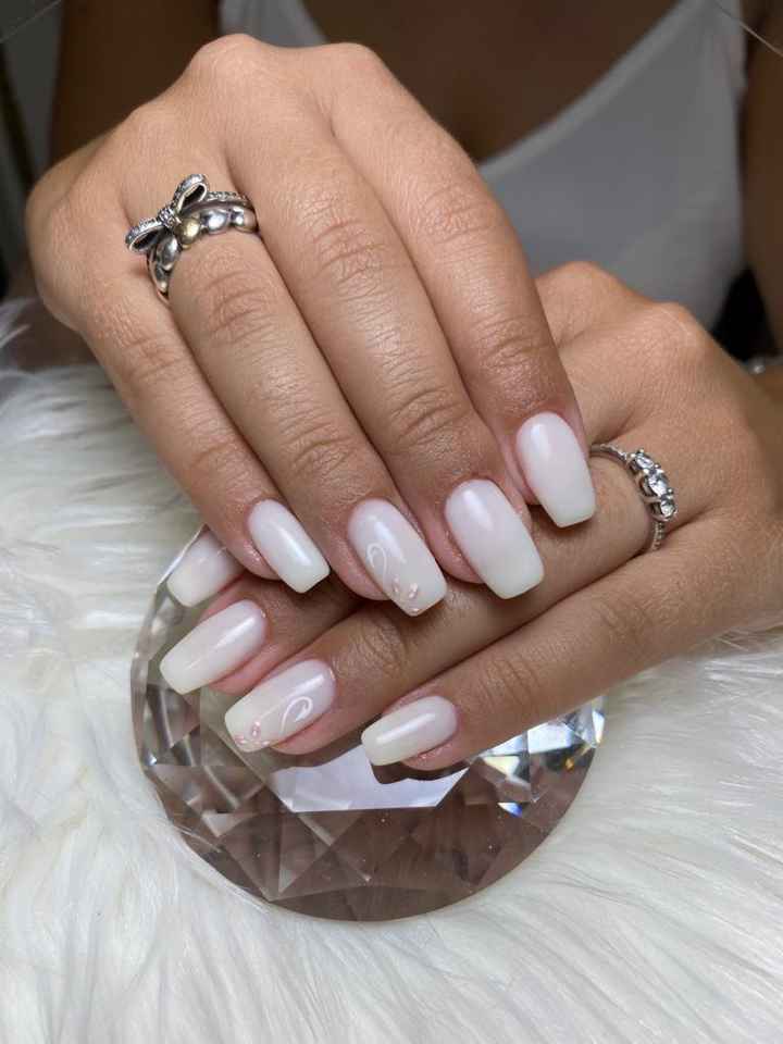 Branco ou com cor: a manicure! - 1