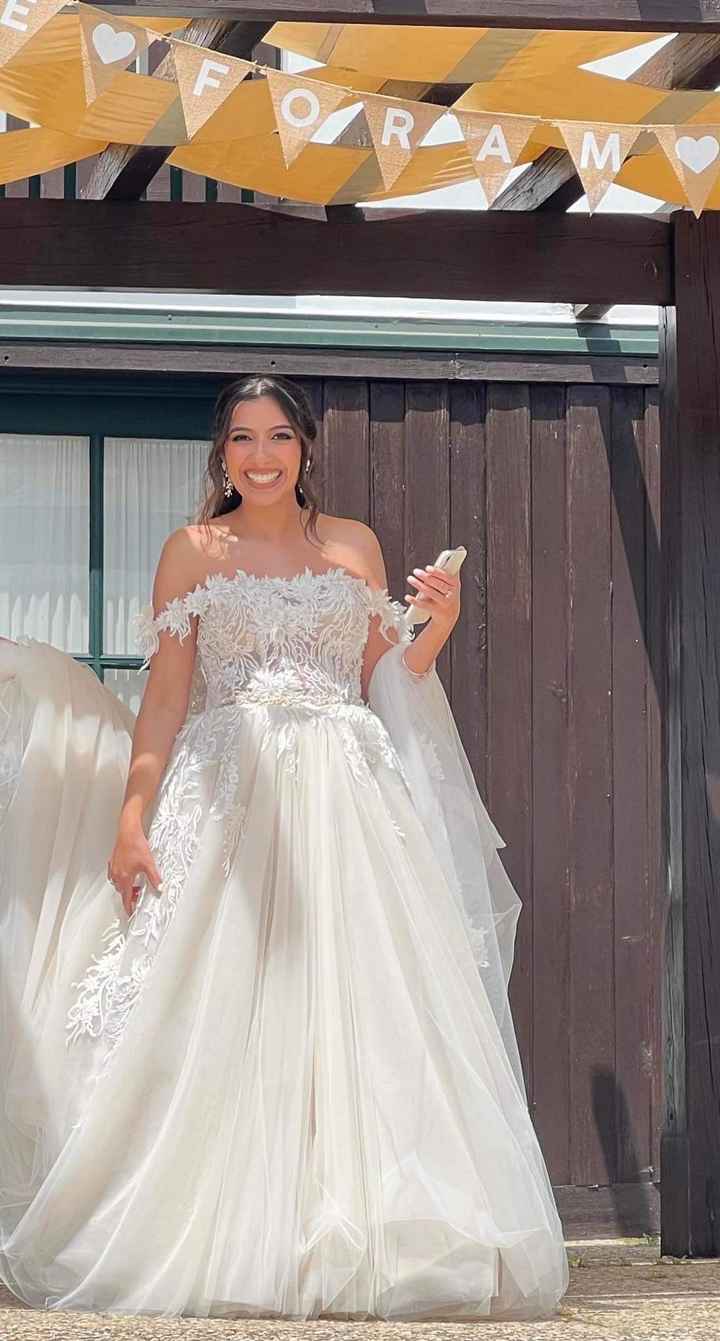 O decote do meu vestido é___ - 1