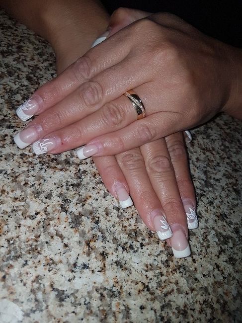 As unhas e a aliança....