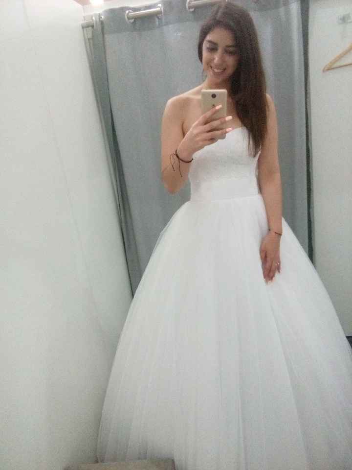 Vestido curto: ALINHAS ou FOGES? - 1