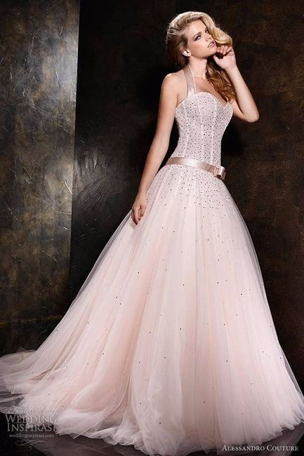 a cor que eu pensava que o vestido tinha...