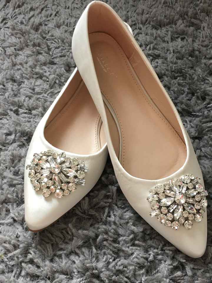 Os sapatos .. Uma grande dor de cabeça - 1
