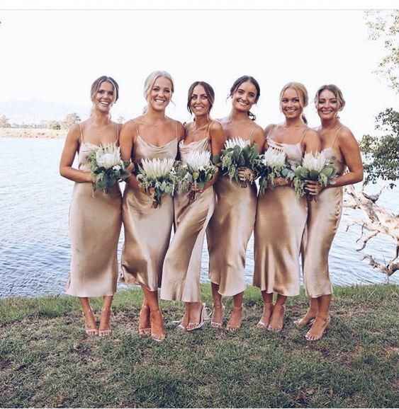 o Arco-íris 🌈 invade a Comunidade - Vestidos das Damas de Honor Dourados - 2