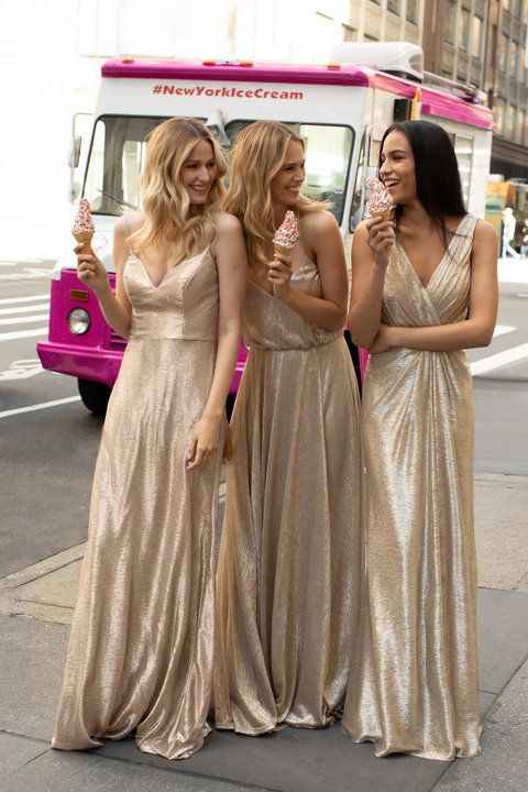 o Arco-íris 🌈 invade a Comunidade - Vestidos das Damas de Honor Dourados - 5