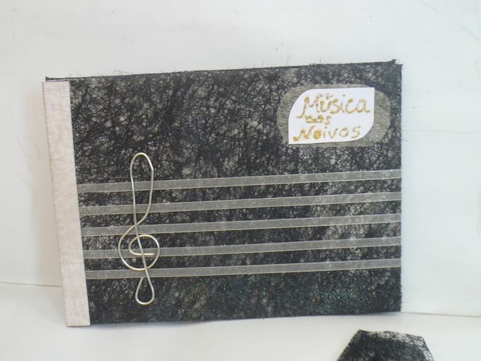 Livro honra música