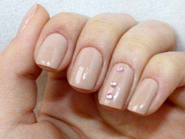 Unhas em tons claros - inspiração - 2