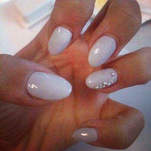Unhas em tons claros - inspiração - 9