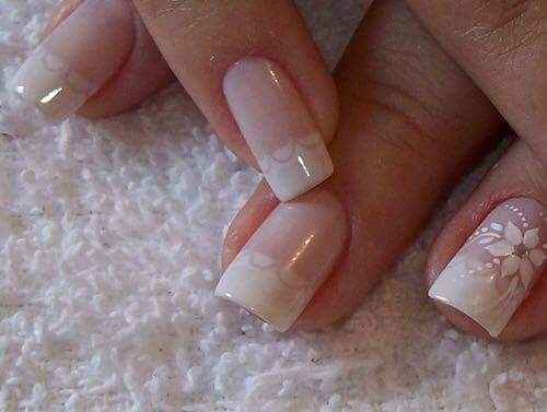 Unhas em tons claros - inspiração - 19