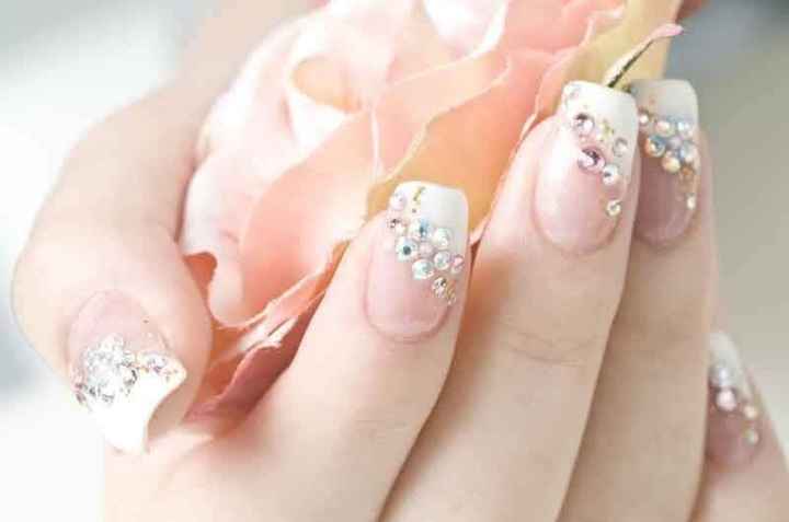 Unhas em tons claros - inspiração - 21