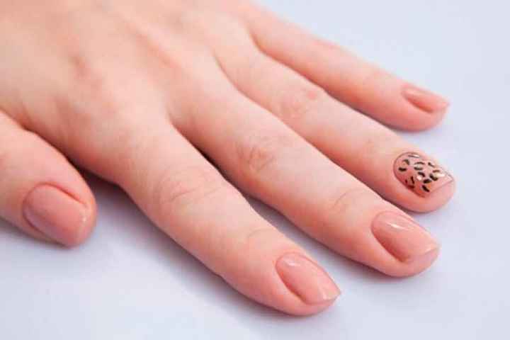 Unhas em tons claros - inspiração - 22